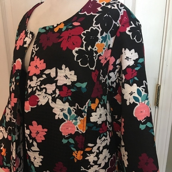 Floral coat by Jessica London size 26W. - Picture 5 of 12